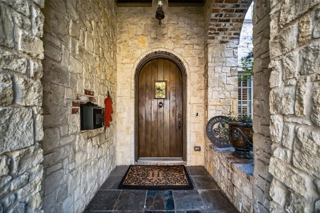 6428 Lavendale Avenue, Dallas, TX 75230