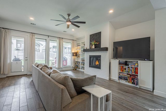 1855 Cowbird Ave, New Braunfels, TX 78132