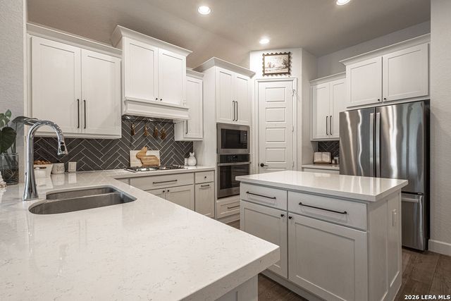 1855 Cowbird Ave, New Braunfels, TX 78132