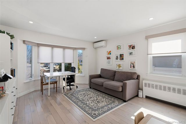 25 Leonard Road, Syosset, NY 11791