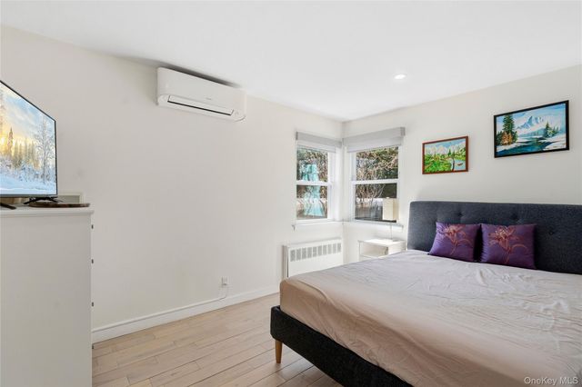 25 Leonard Road, Syosset, NY 11791