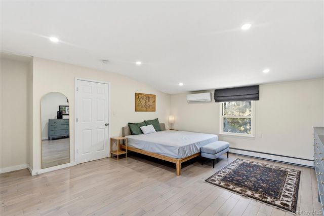 25 Leonard Road, Syosset, NY 11791