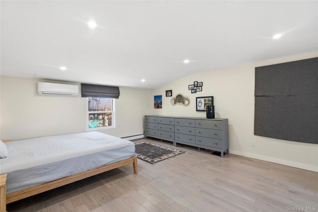 25 Leonard Road, Syosset, NY 11791