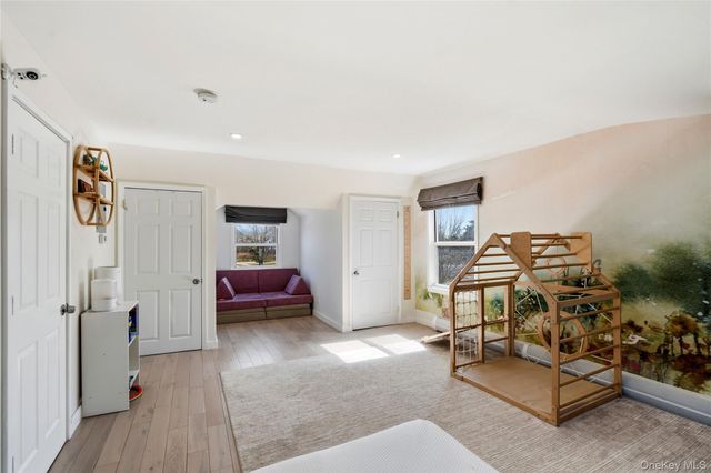 25 Leonard Road, Syosset, NY 11791