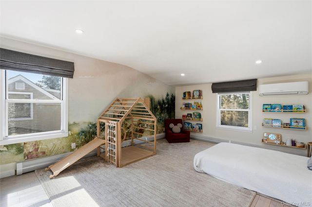 25 Leonard Road, Syosset, NY 11791