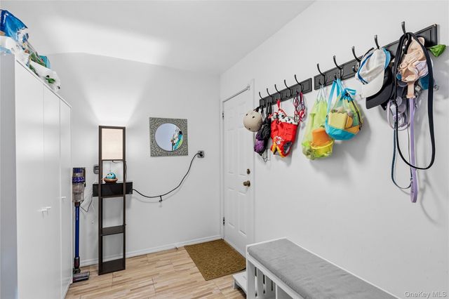 25 Leonard Road, Syosset, NY 11791