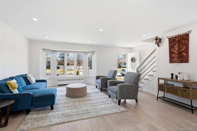 25 Leonard Road, Syosset, NY 11791