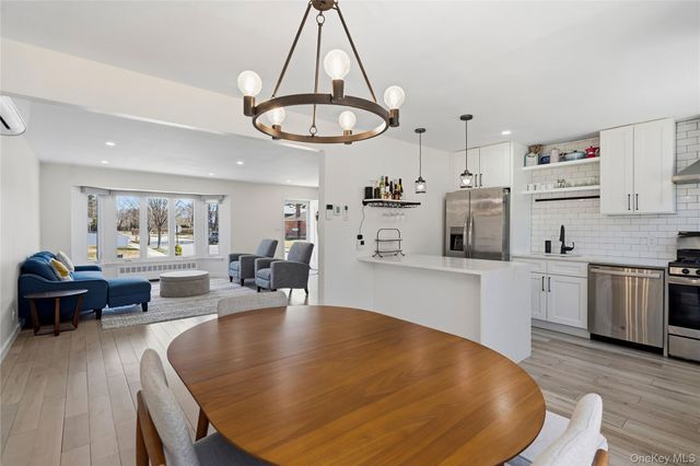 25 Leonard Road, Syosset, NY 11791