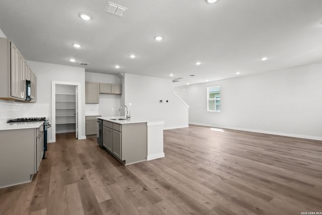 9883 Chavaneaux Lndg, San Antonio, TX 78214