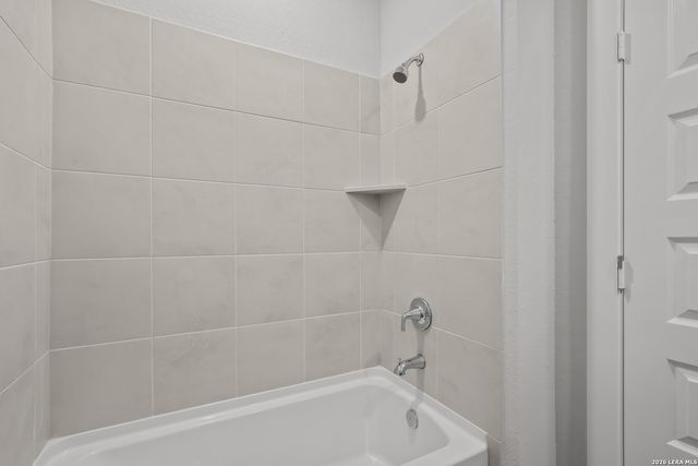 9883 Chavaneaux Lndg, San Antonio, TX 78214