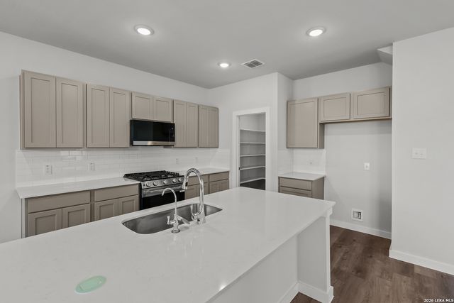 9883 Chavaneaux Lndg, San Antonio, TX 78214