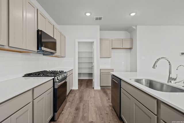 9883 Chavaneaux Lndg, San Antonio, TX 78214