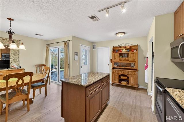 4988 Sefton Drive, St Louis, MO 63128