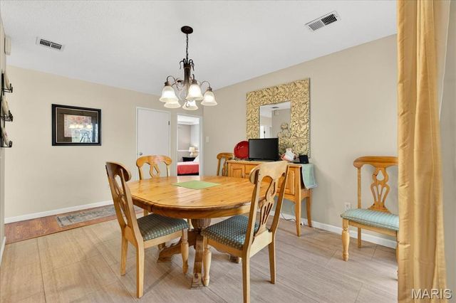 4988 Sefton Drive, St Louis, MO 63128