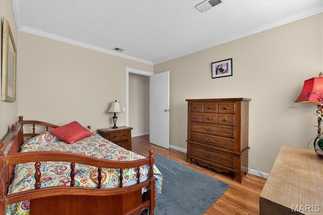 4988 Sefton Drive, St Louis, MO 63128