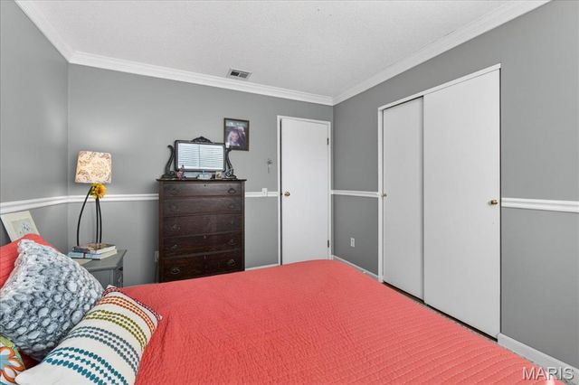 4988 Sefton Drive, St Louis, MO 63128