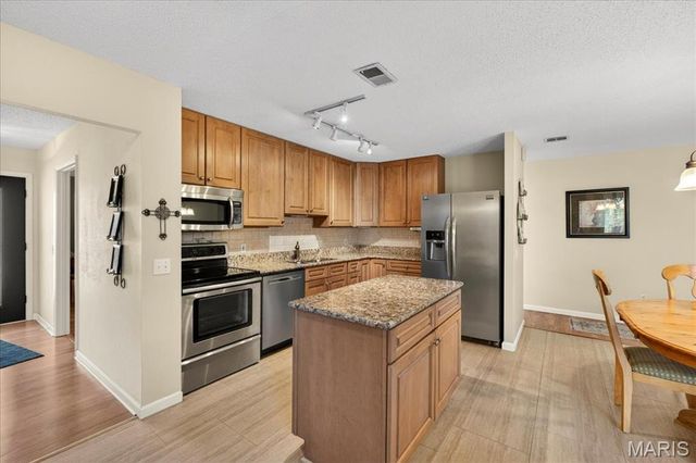 4988 Sefton Drive, St Louis, MO 63128