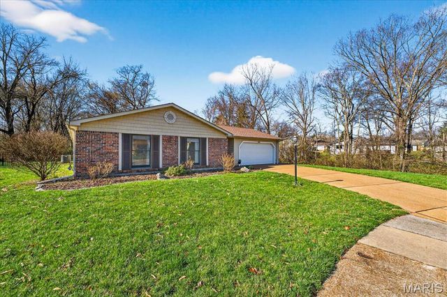 4988 Sefton Drive, St Louis, MO 63128