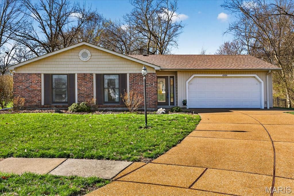 4988 Sefton Drive, St Louis, MO 63128