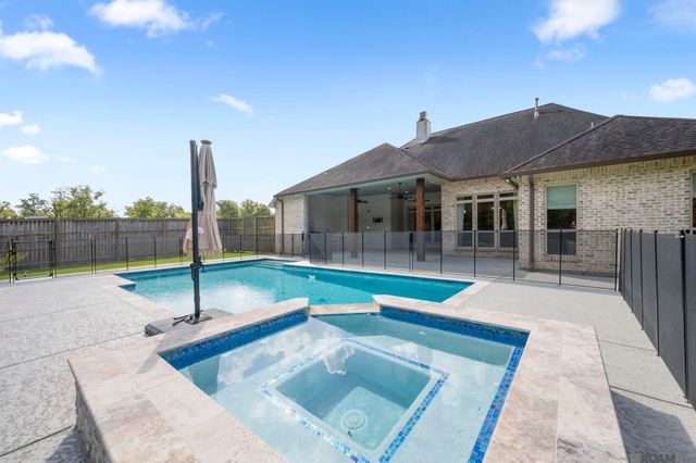 36392 Westin Ridge Dr, Geismar, LA 70734