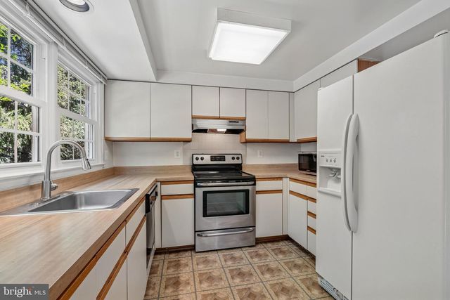 8541 HAWK RUN TER, Montgomery Village, MD 20886
