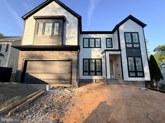 1110 HILLCREST DR SW, Vienna, VA 22180