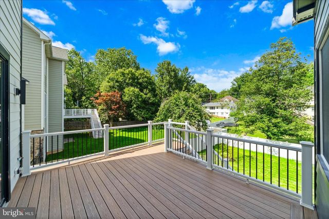 1110 HILLCREST DR SW, Vienna, VA 22180