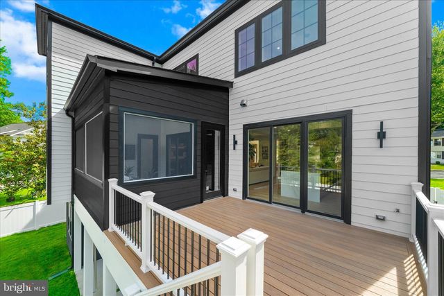 1110 HILLCREST DR SW, Vienna, VA 22180