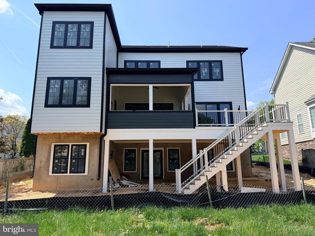 1110 HILLCREST DR SW, Vienna, VA 22180