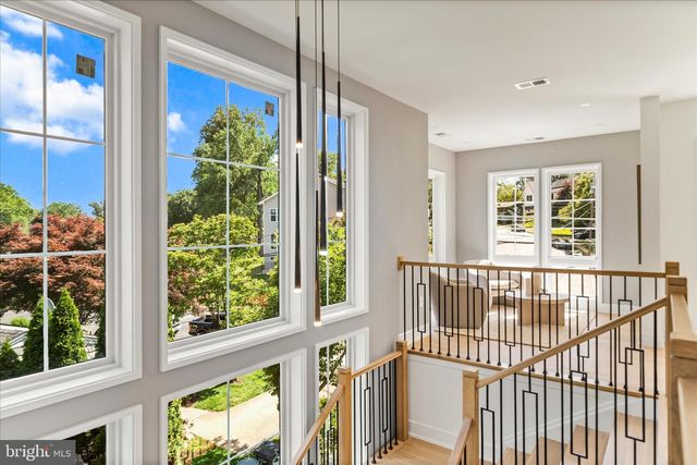 1110 HILLCREST DR SW, Vienna, VA 22180