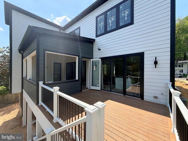 1110 HILLCREST DR SW, Vienna, VA 22180