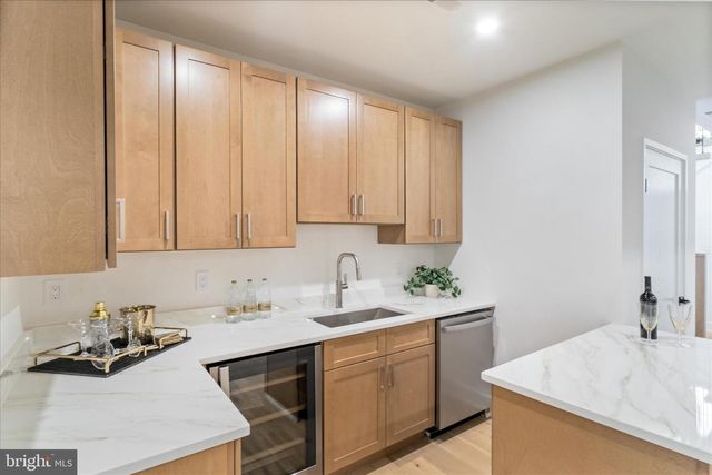 1110 HILLCREST DR SW, Vienna, VA 22180