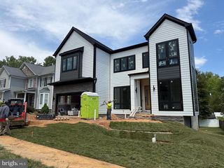 1110 HILLCREST DR SW, Vienna, VA 22180