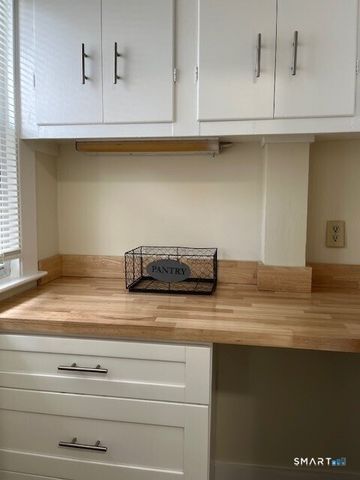 1946 Chapel Street 2nd Floor, New Haven, CT 06515