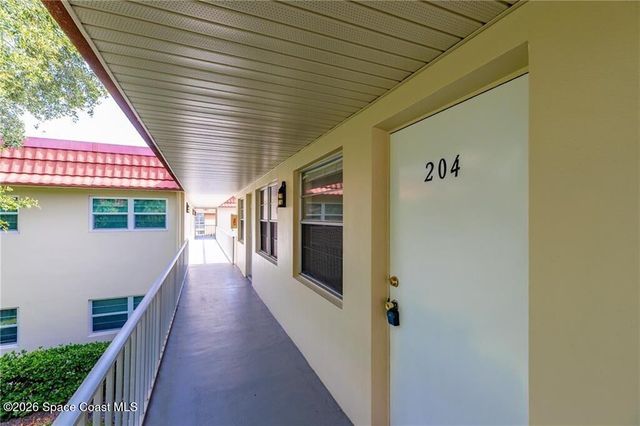 16 Vista Palm Lane 204, Vero Beach, FL 32962