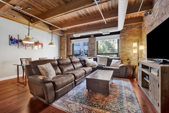 225 W Huron Street 212, Chicago, IL 60654