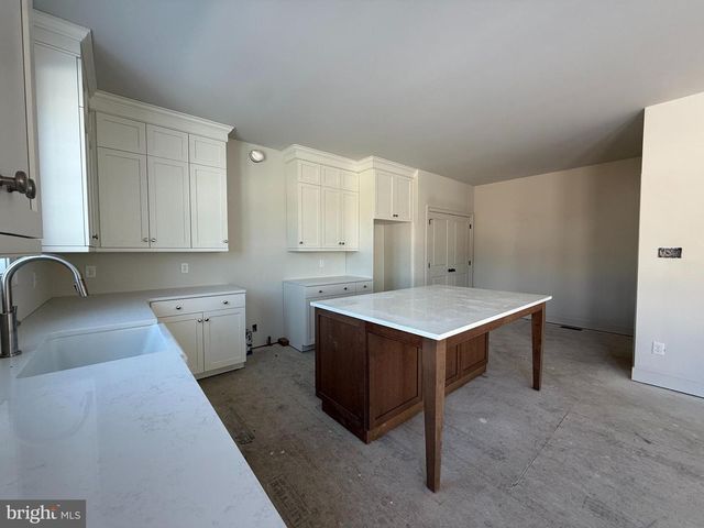 253 BEAUMONT DR, Oxford, PA 19363