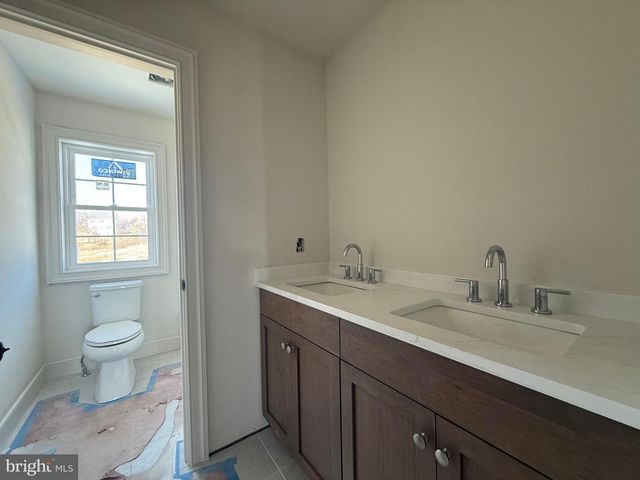 253 BEAUMONT DR, Oxford, PA 19363