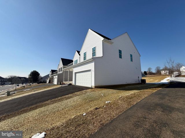 253 BEAUMONT DR, Oxford, PA 19363