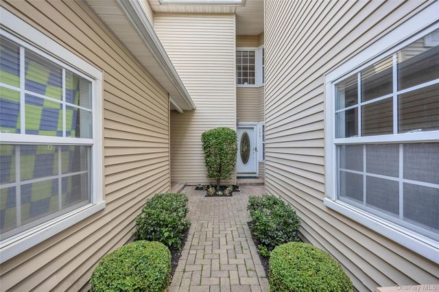157 Windwatch Drive, Hauppauge, NY 11788