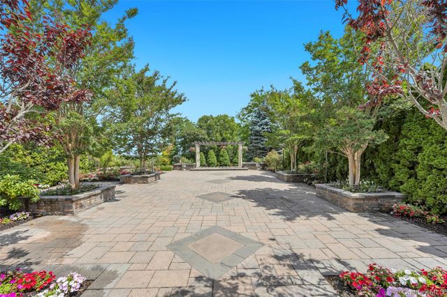 157 Windwatch Drive, Hauppauge, NY 11788