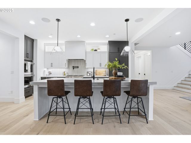 16901 KARA Ln, Lake Oswego, OR 97035