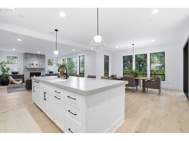 16901 KARA Ln, Lake Oswego, OR 97035