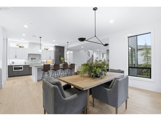 16901 KARA Ln, Lake Oswego, OR 97035