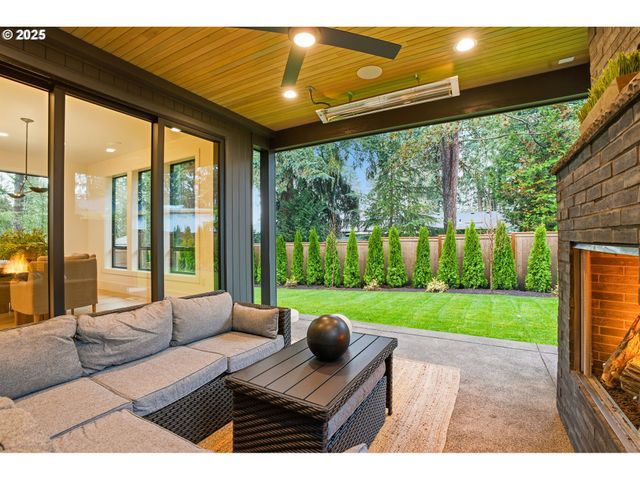 16901 KARA Ln, Lake Oswego, OR 97035