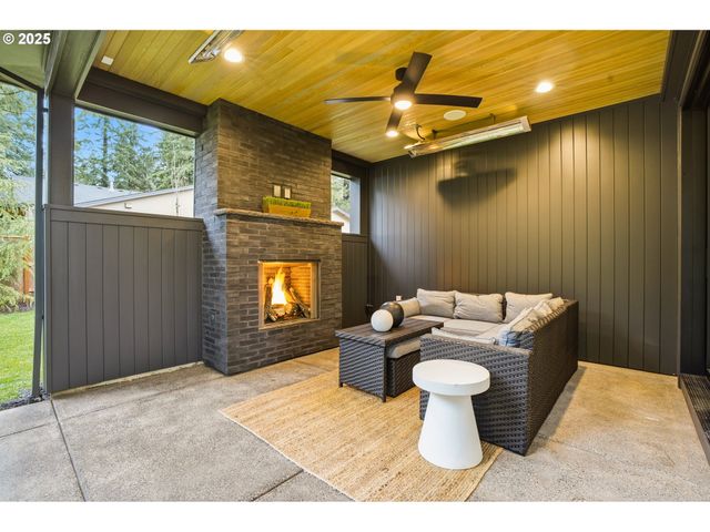 16901 KARA Ln, Lake Oswego, OR 97035