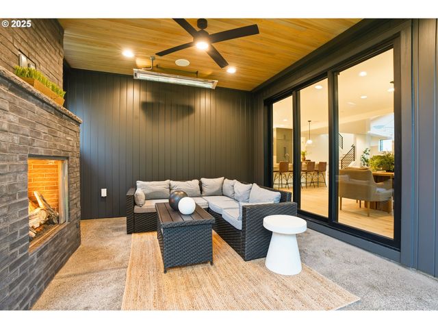 16901 KARA Ln, Lake Oswego, OR 97035