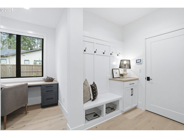 16901 KARA Ln, Lake Oswego, OR 97035