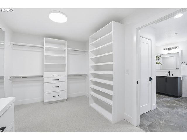 16901 KARA Ln, Lake Oswego, OR 97035