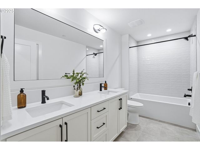 16901 KARA Ln, Lake Oswego, OR 97035